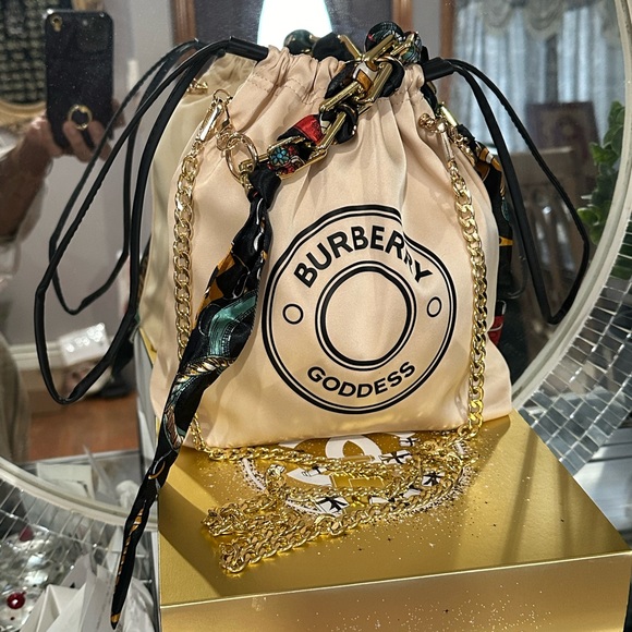 Burberry - Picture 3 of 12